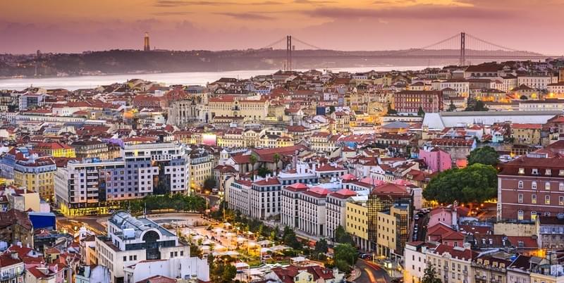 Passagens aéreas baratas para Lisboa .