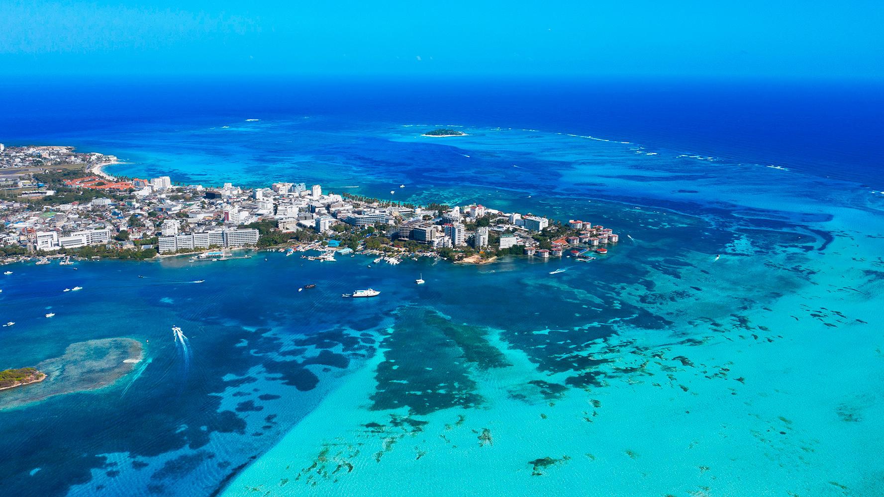 San Andrés a partir de R$ 1.784 ida e volta com taxas inclusas.