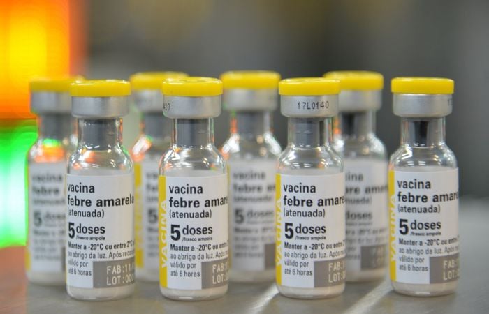 Vacina febre amarela para viajar.