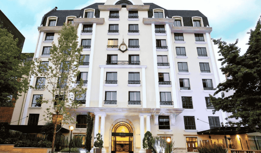 Confort y elegancia ofrece el Hotel Estelar Suites Jones