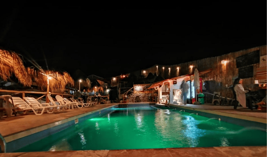 Comocidad y buenos servicios ofrece el Hotel Desert Nights Ecocamp