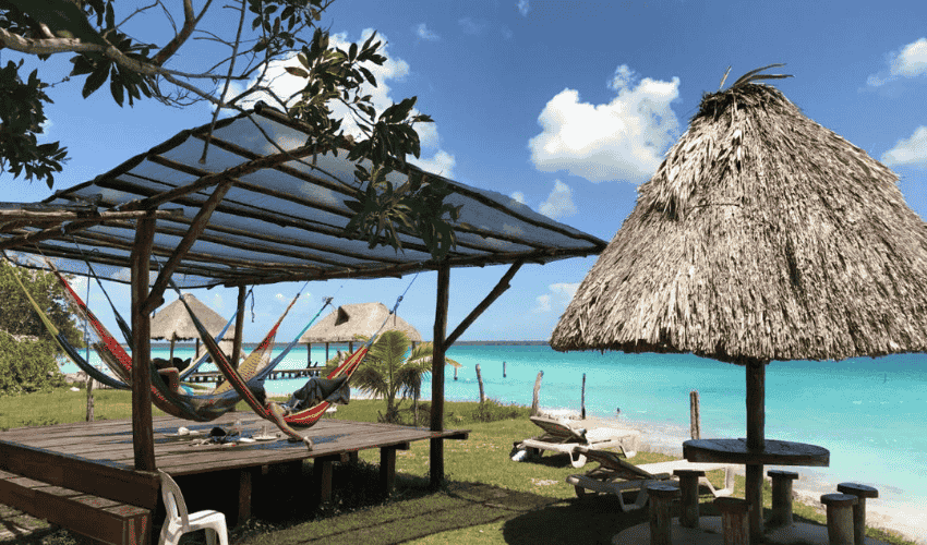 Descubre los mejores hoteles en Bacalar