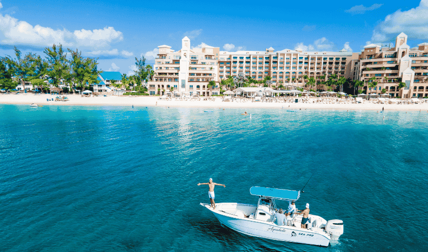 Playas cristalinas y resorts de lujo: qué hacer en las Islas Caiman