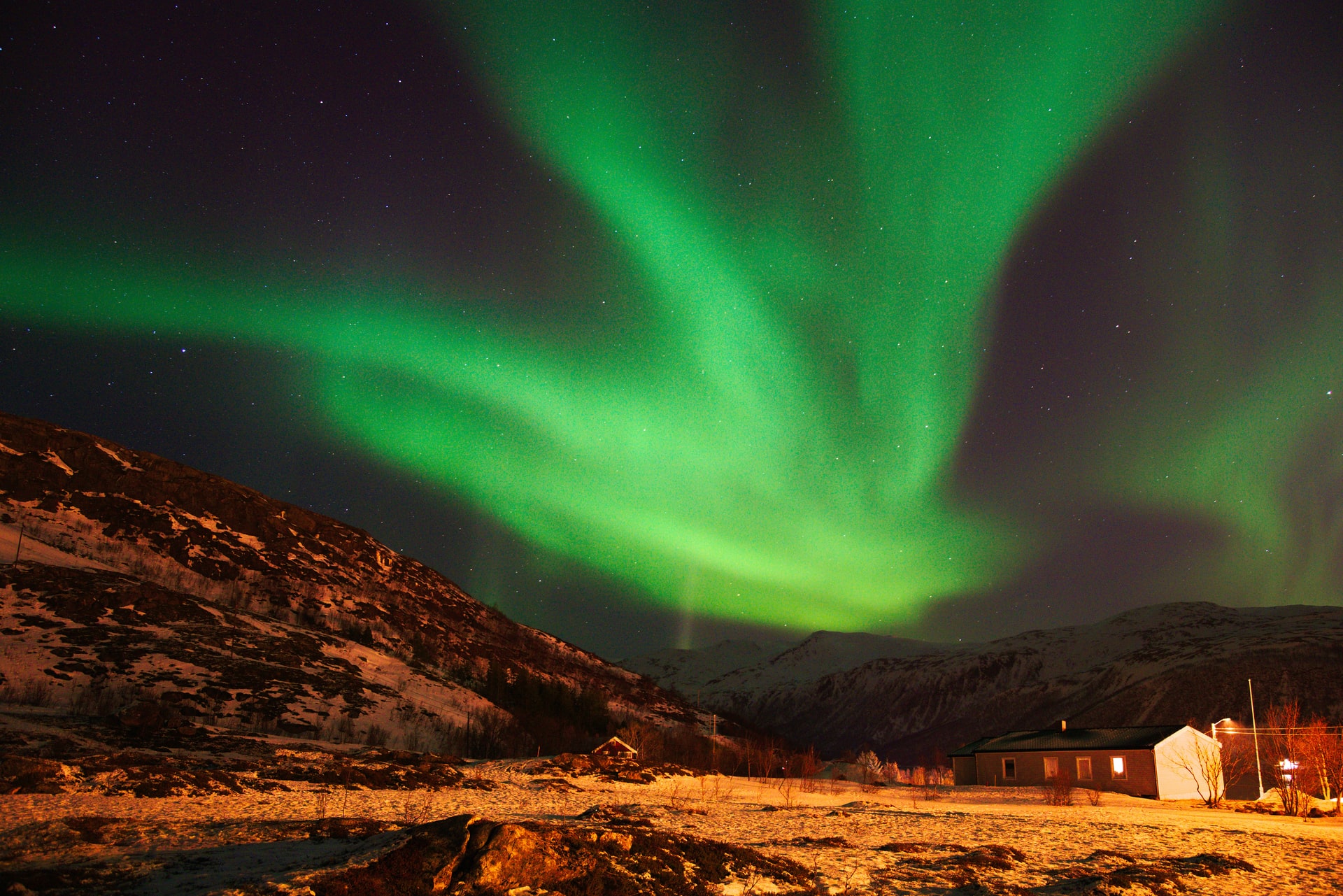 O turismo na Noruega é voltado para a Aurora Boreal.