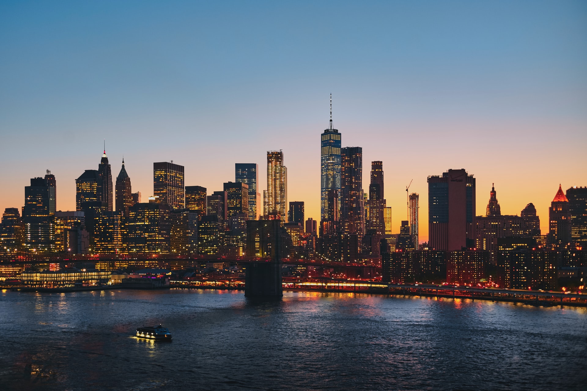 Nova York retira quarentena para estrangeiros vacinados.