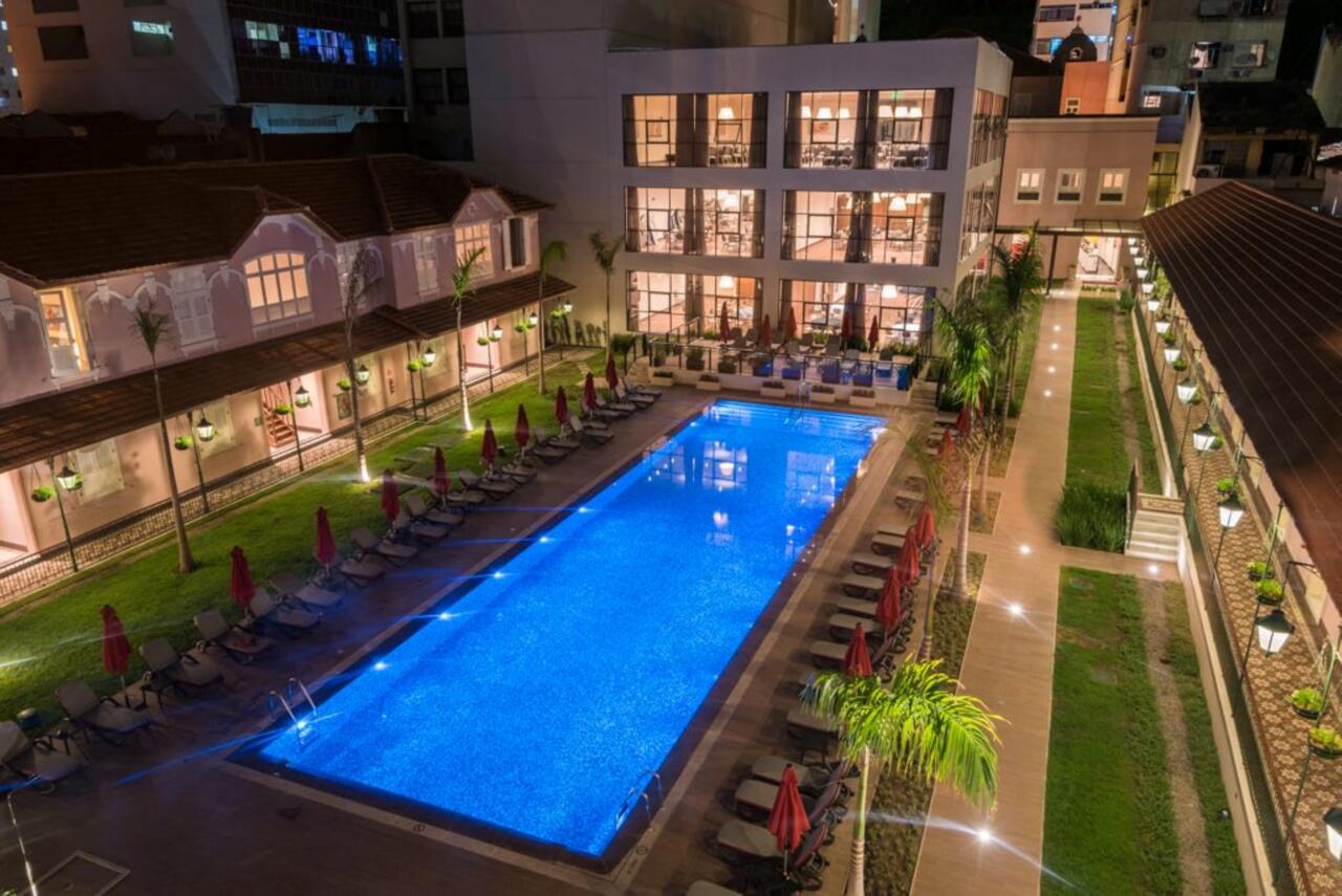 Com uma piscina ao ar livre, o Vila Galé está situado no centro da cidade do Rio de Janeiro e menos de 2 km do Aeroporto Santos Dumont.